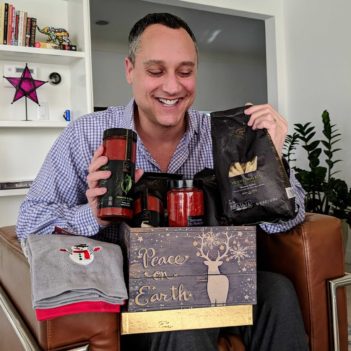 How to Create the Perfect Holiday Gift Basket for Your Favorite Pasta Lover Featuring Signature RESERVE Products
