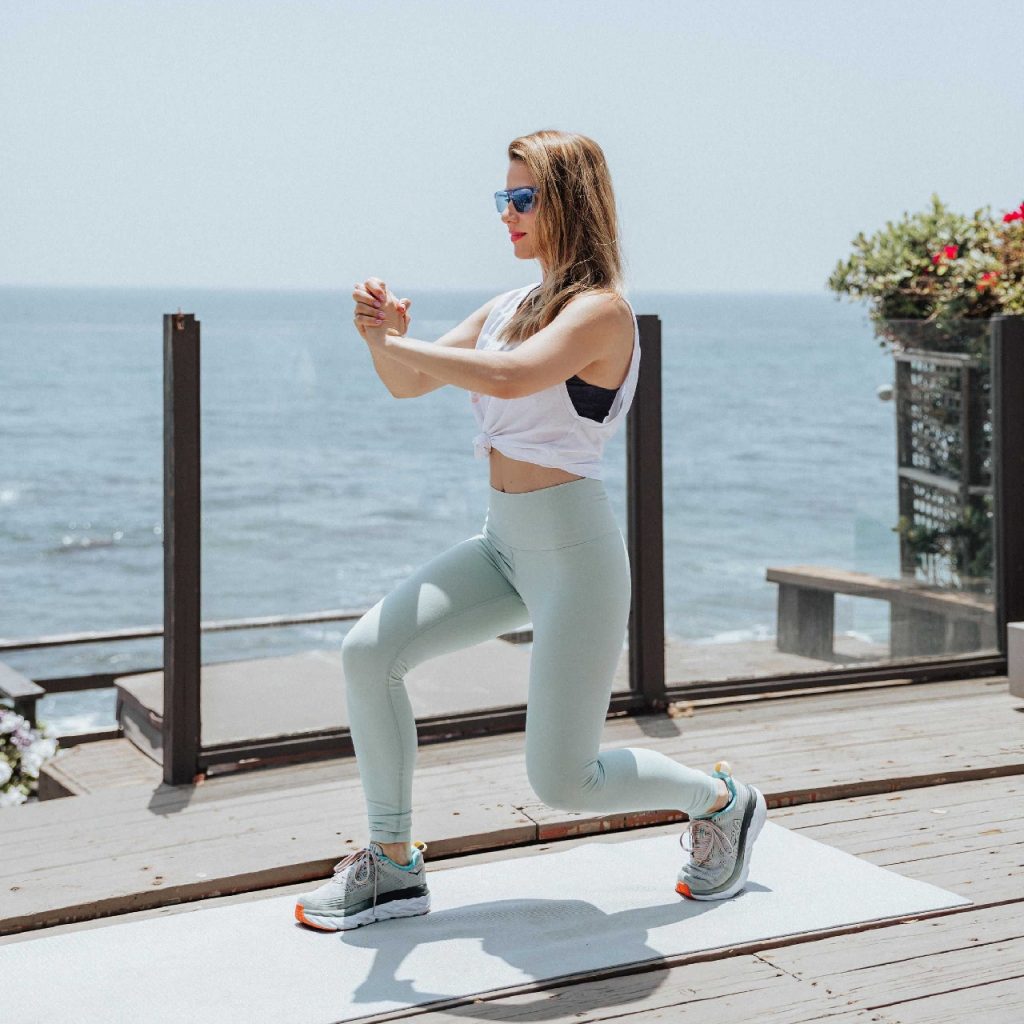 LA-Blogger-working-out-in-malibu