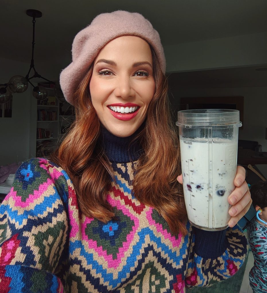 woman-holding-smoothie